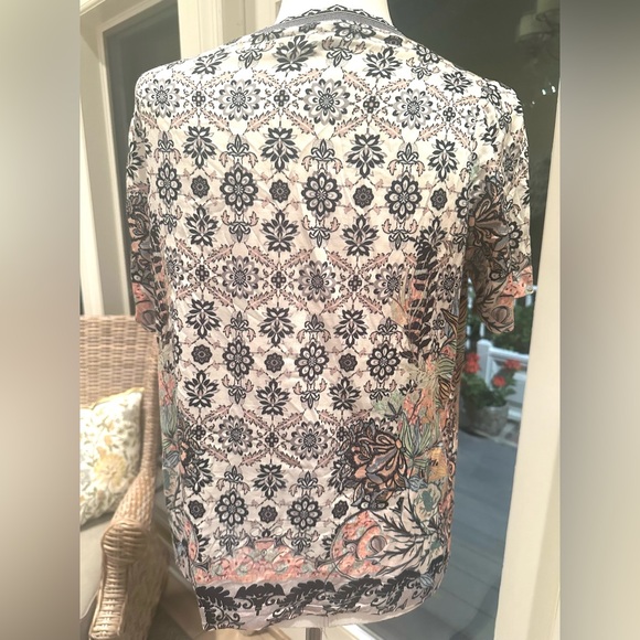 Hale Bob M Floral Short Sleeve Top in NEW Condition Poly/Spandex Blend - Picture 5 of 15
